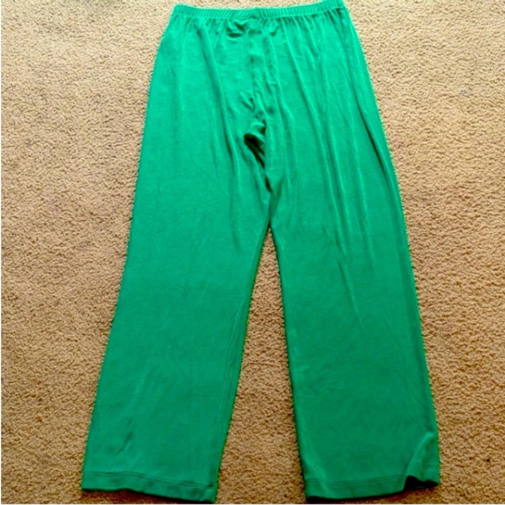 Travelers Green Pants Size Medium St. Patrick’s Day Kelly Green Wrinkle Reistant - Picture 5 of 13